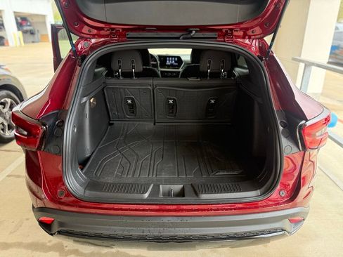 Used 2025 Chevrolet Trax RS w/ Sunroof Package image 12