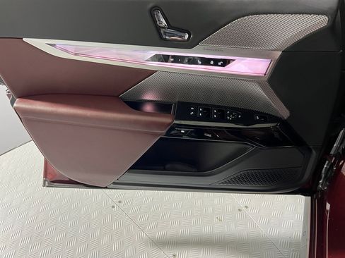 Certified 2023 BMW 760i xDrive w/ Executive Package image 22