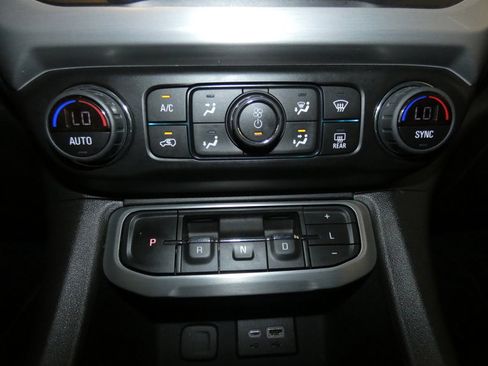 Used 2023 GMC Acadia SLE w/ Driver Convenience Package image 14