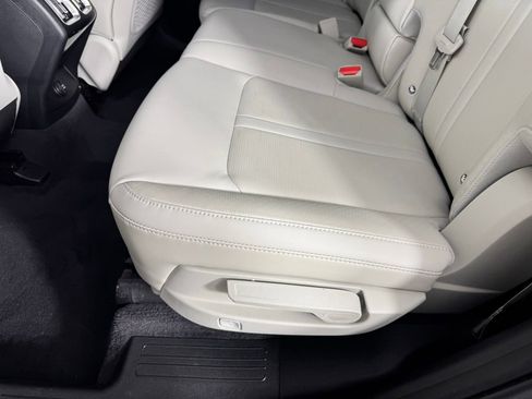 Used 2025 Kia Sorento S w/ Panoramic Sunroof Package image 28