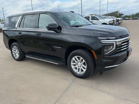 Used 2025 Chevrolet Tahoe LT AWD/4WD image 3