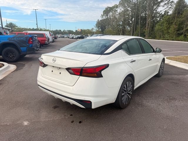 Used 2025 Nissan Altima 2.5 SV FWD image 16