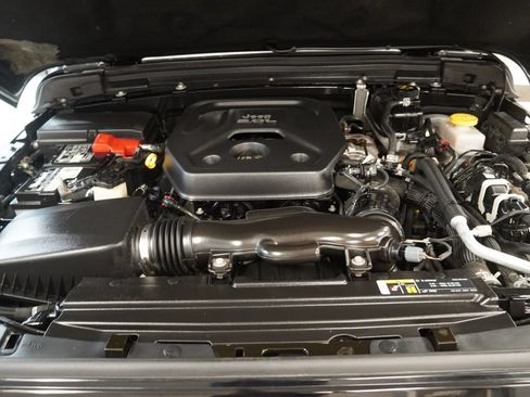Used 2018 Jeep Wrangler Unlimited Sahara AWD/4WD image 39