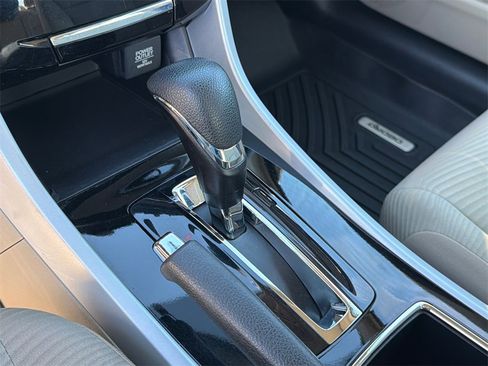 Used 2017 Honda Accord LX image 30