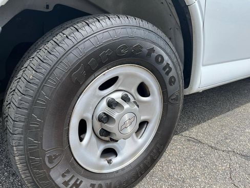 Used 2018 Chevrolet Express 2500 RWD image 8