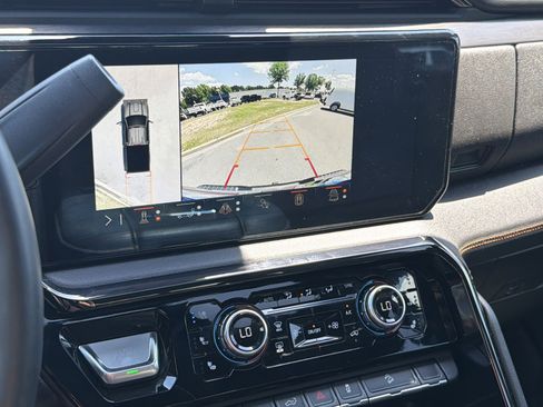 Used 2024 GMC Sierra 2500 AT4 w/ AT4 Premium Plus Package AWD/4WD image 25