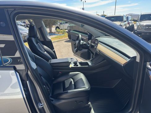 Used 2025 Tesla Model Y Long Range AWD/4WD image 26