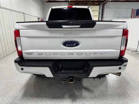 Used 2019 Ford F250 XLT w/ XLT Premium Package image 5