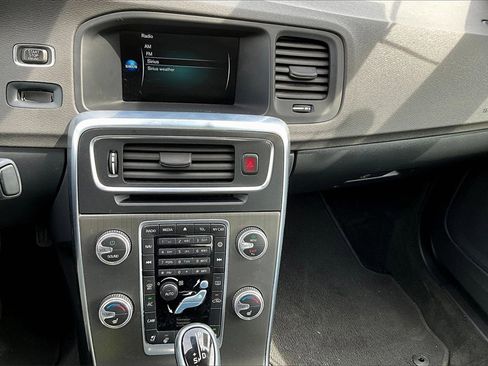 Used 2015 Volvo S60 T5 Platinum image 30