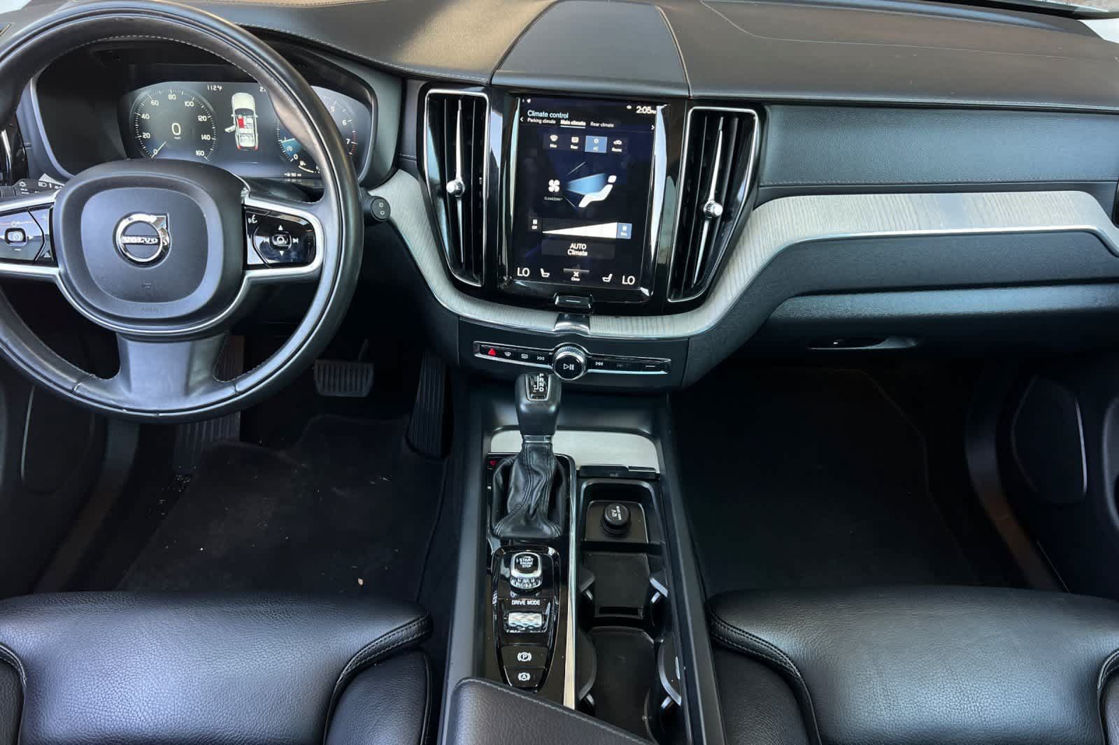 Used 2018 Volvo XC60 T6 Inscription w/ Convenience Package AWD/4WD image 4