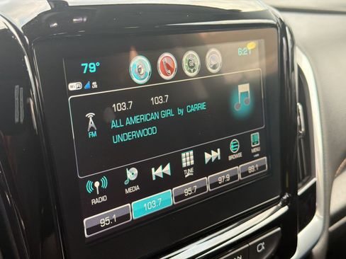 Used 2019 Chevrolet Traverse LT FWD image 17
