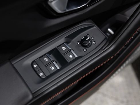 Used 2021 Lamborghini Urus AWD/4WD image 17