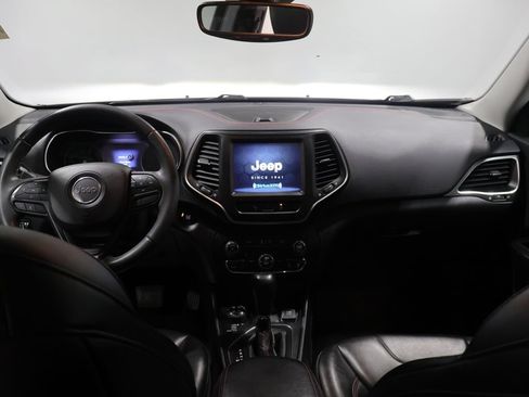 Used 2022 Jeep Cherokee Trailhawk AWD/4WD image 17