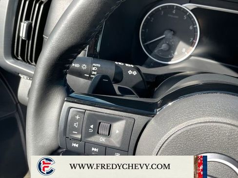 Used 2025 Nissan Pathfinder SL AWD/4WD image 34