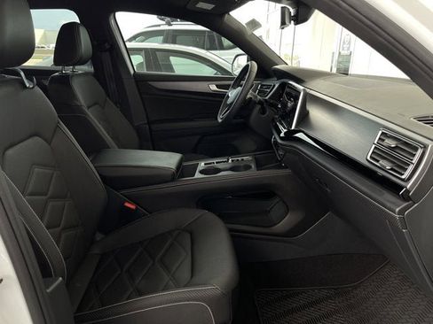 Used 2024 Volkswagen Atlas Cross Sport SE image 23