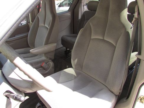 Used 2002 Dodge Caravan SE image 22