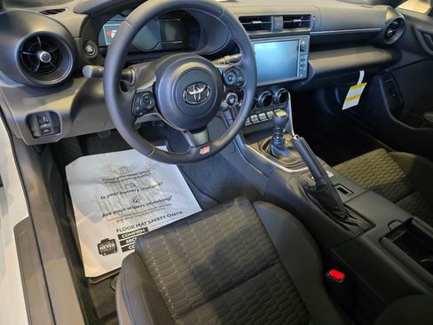 New 2026 Toyota GR86 w/ ALL Weather Mat Package (TMS) RWD image 15