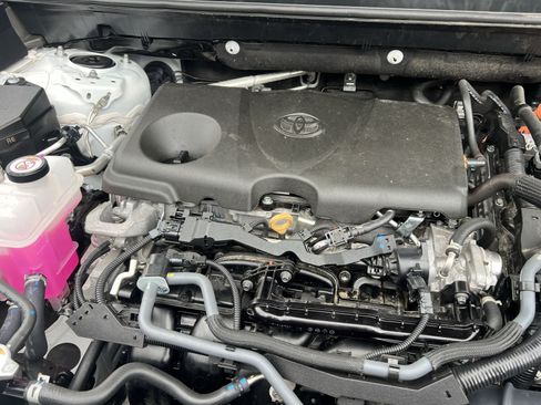Used 2025 Toyota RAV4 XLE AWD/4WD image 26