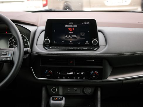 Used 2023 Nissan Rogue SV image 29