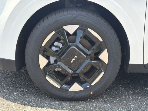 New 2026 Kia Carnival EX FWD image 16