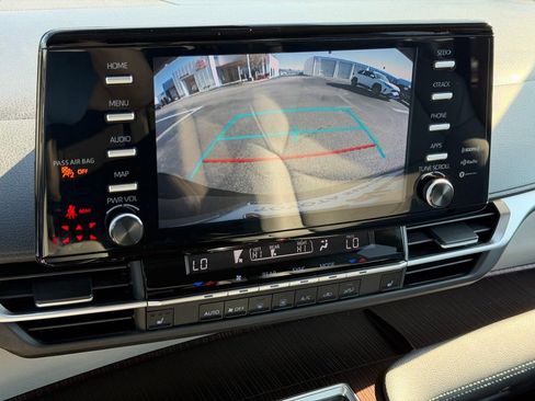 Used 2024 Toyota Sienna XLE image 38