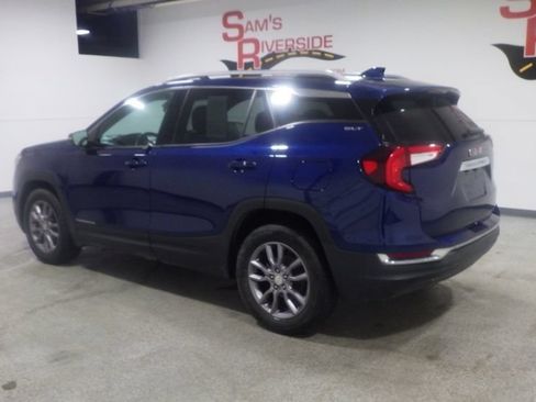 Used 2023 GMC Terrain SLT AWD/4WD image 2
