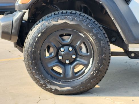 Used 2023 Jeep Wrangler Sport AWD/4WD image 8