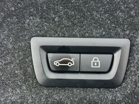 Used 2022 BMW 330e xDrive w/ Convenience Package image 32