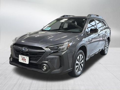 Certified 2025 Subaru Outback Premium w/ Popular Package #1A AWD/4WD image 3