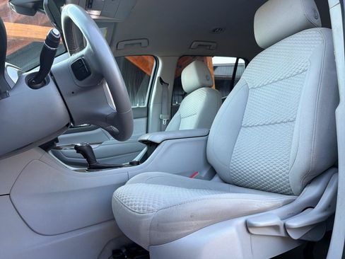 Used 2017 GMC Acadia SLE w/ LPO, Floor Liner Package AWD/4WD image 9