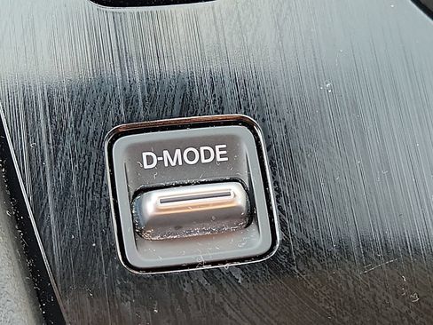 Used 2025 Nissan Rogue SV FWD image 22