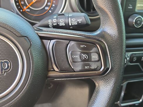 Used 2018 Jeep Wrangler Unlimited Sport AWD/4WD image 28