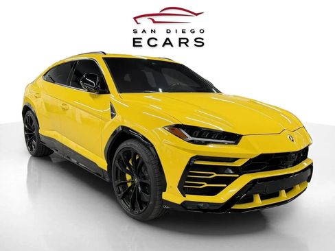 Used 2020 Lamborghini Urus Sport Utility 4D image 3