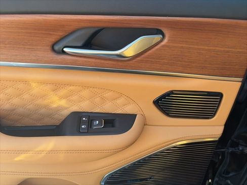 New 2025 Jeep Grand Cherokee Summit image 13