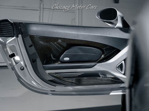 Used 2005 Porsche Carrera GT RWD image 25