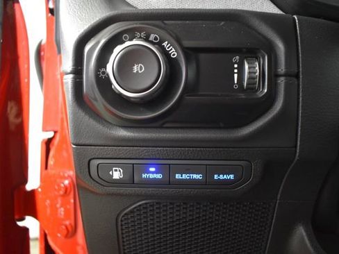 Used 2025 Jeep Wrangler Unlimited Sahara AWD/4WD image 14