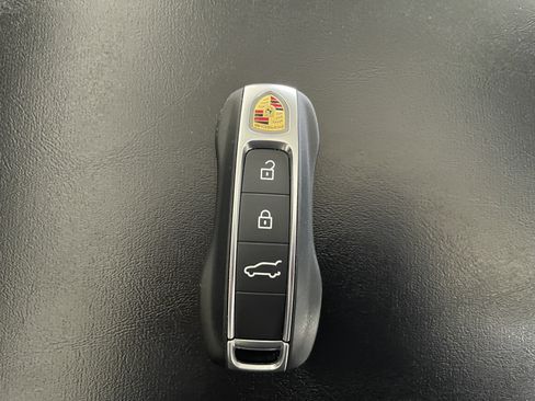 Used 2025 Porsche Cayenne Coupe AWD/4WD image 25