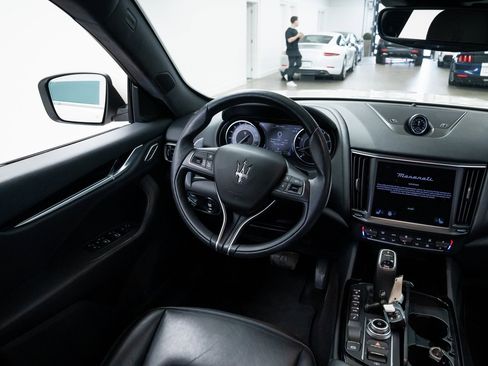 Used 2021 Maserati Levante S image 10