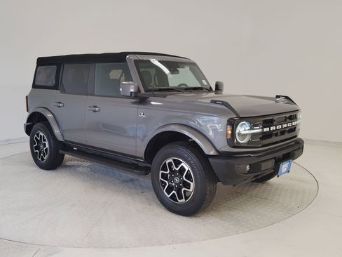 Certified 2021 Ford Bronco Outer Banks image 6