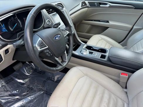 Used 2017 Ford Fusion SE w/ Fusion SE Technology Package image 27