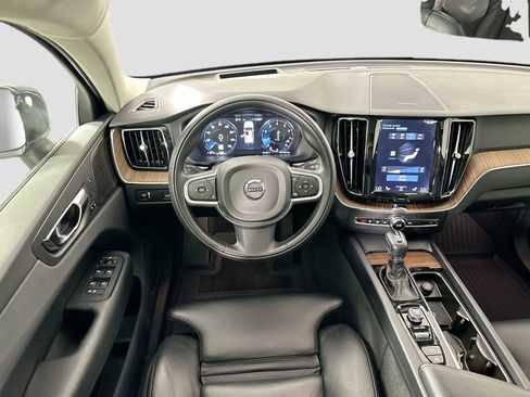 Used 2019 Volvo XC60 T6 Momentum w/ Advanced Package image 24