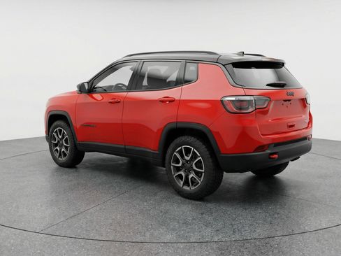 Used 2025 Jeep Compass Trailhawk image 6