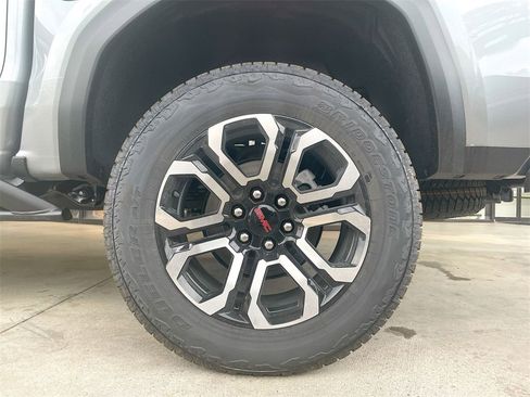 New 2025 GMC Canyon AT4 w/ Nightfall Edition image 33