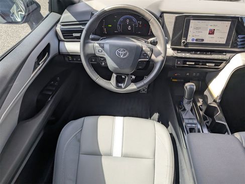 Used 2025 Toyota Camry SE image 15