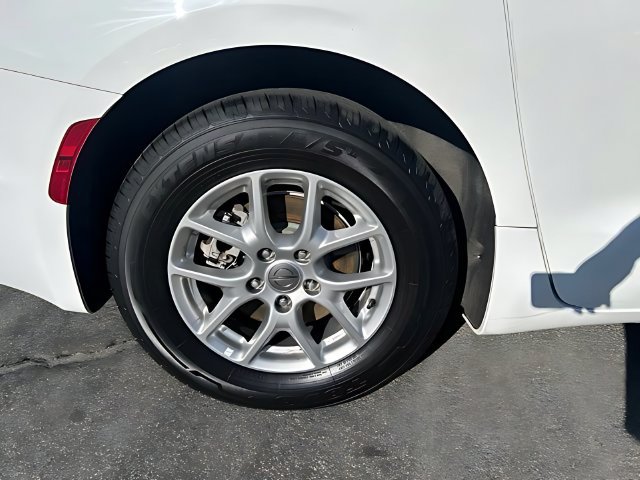 Used 2022 Chrysler Pacifica Touring-L FWD image 12