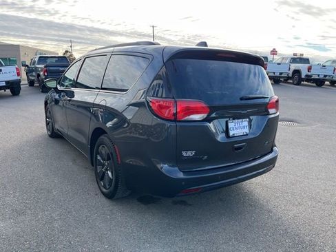 Used 2020 Chrysler Pacifica Touring-L w/ S Appearance Package image 14