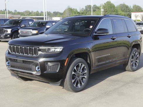 New 2022 Jeep Grand Cherokee Overland w/ Luxury Tech Group IV image 7