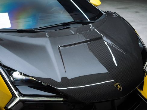 Used 2024 Lamborghini Revuelto AWD/4WD image 9