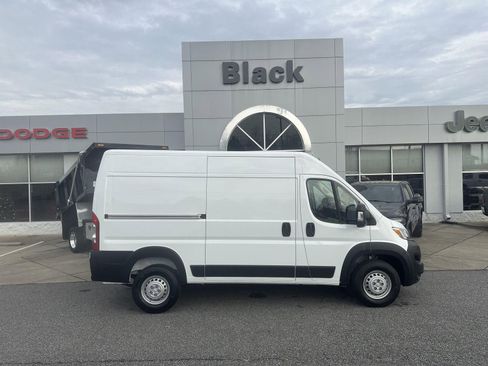New 2026 RAM ProMaster 1500 w/ Convenience Group image 3