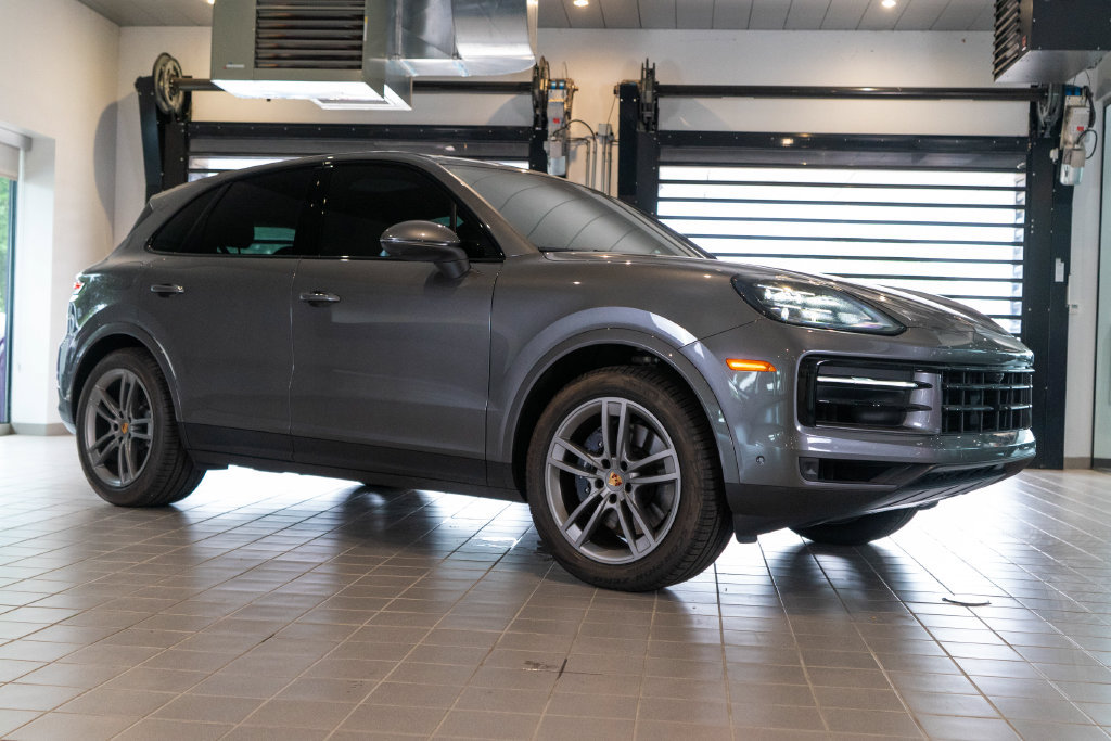 Certified 2025 Porsche Cayenne AWD/4WD image 7